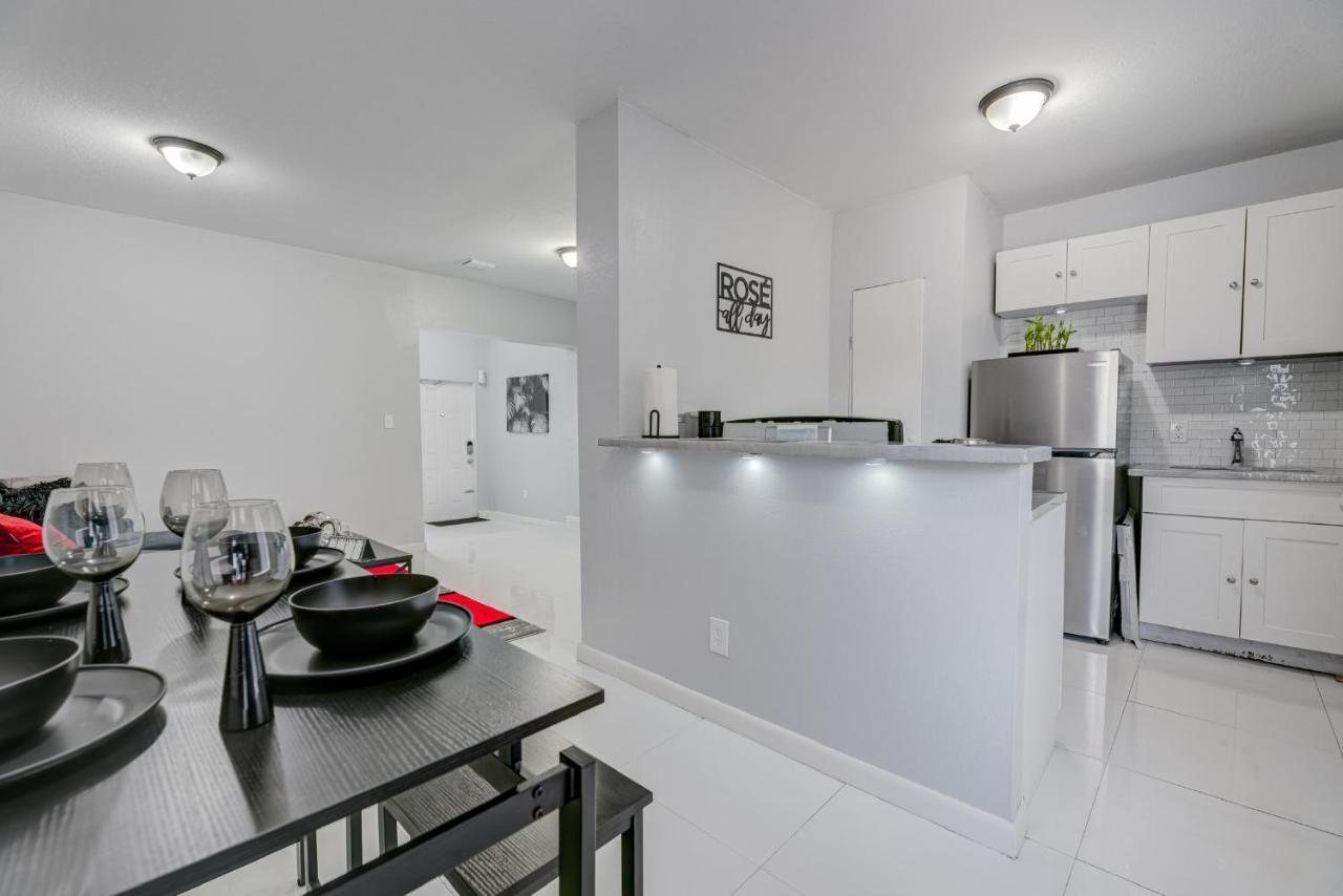 Deco Drive Miami • Near Hard Rock Stadium • South Beach • Wynwood ภายนอก รูปภาพ