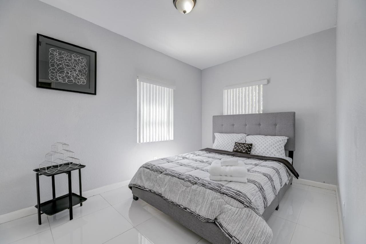 Deco Drive Miami • Near Hard Rock Stadium • South Beach • Wynwood ภายนอก รูปภาพ