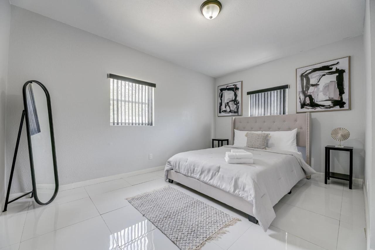 Deco Drive Miami • Near Hard Rock Stadium • South Beach • Wynwood ภายนอก รูปภาพ