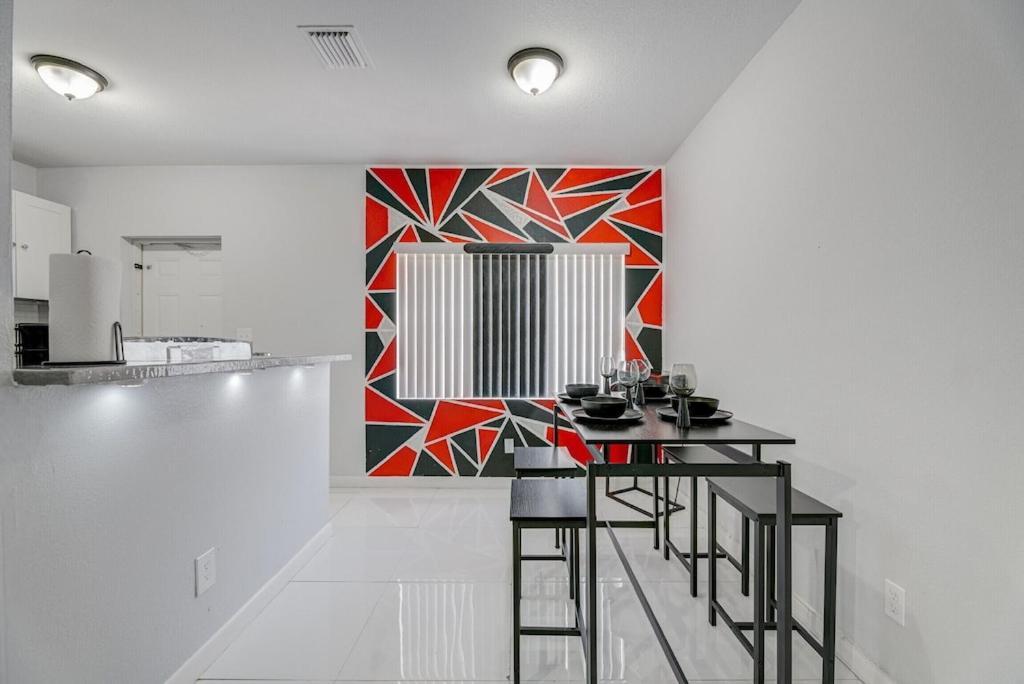 Deco Drive Miami • Near Hard Rock Stadium • South Beach • Wynwood ภายนอก รูปภาพ