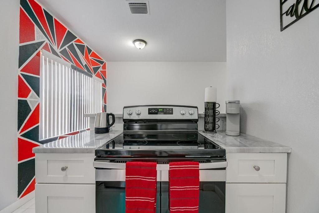 Deco Drive Miami • Near Hard Rock Stadium • South Beach • Wynwood ภายนอก รูปภาพ
